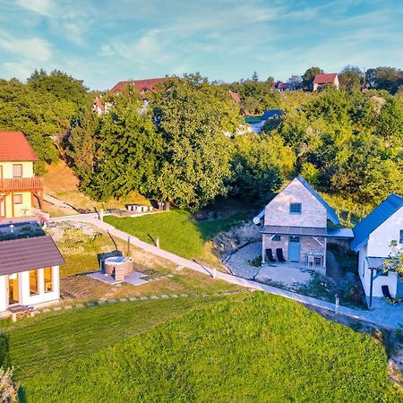 Borarium Vendeghazak - Zenit Haz Hotel Pazmand ภายนอก รูปภาพ