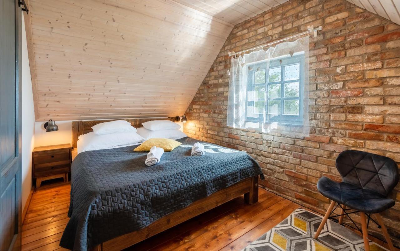 Borarium Vendeghazak - Zenit Haz Hotel Pazmand ภายนอก รูปภาพ