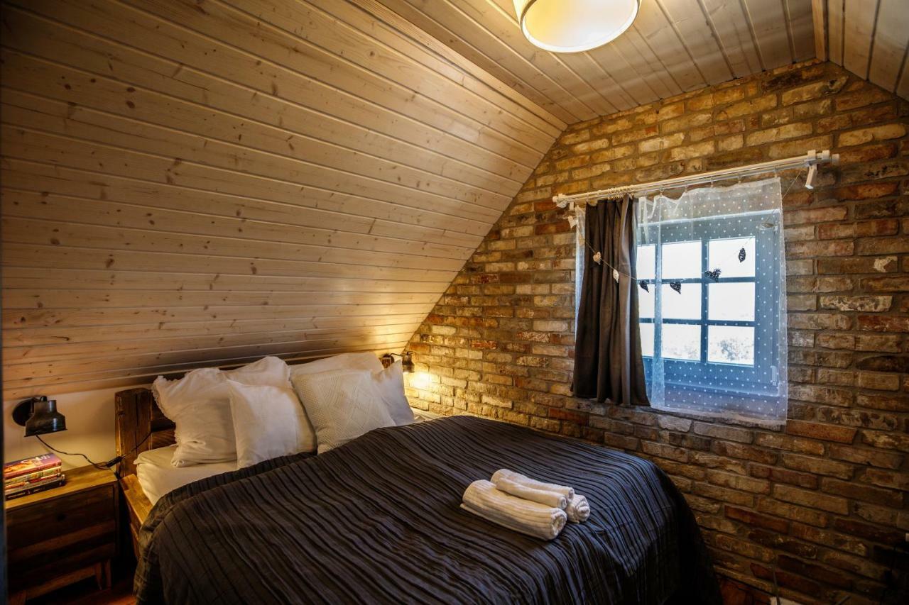Borarium Vendeghazak - Zenit Haz Hotel Pazmand ภายนอก รูปภาพ