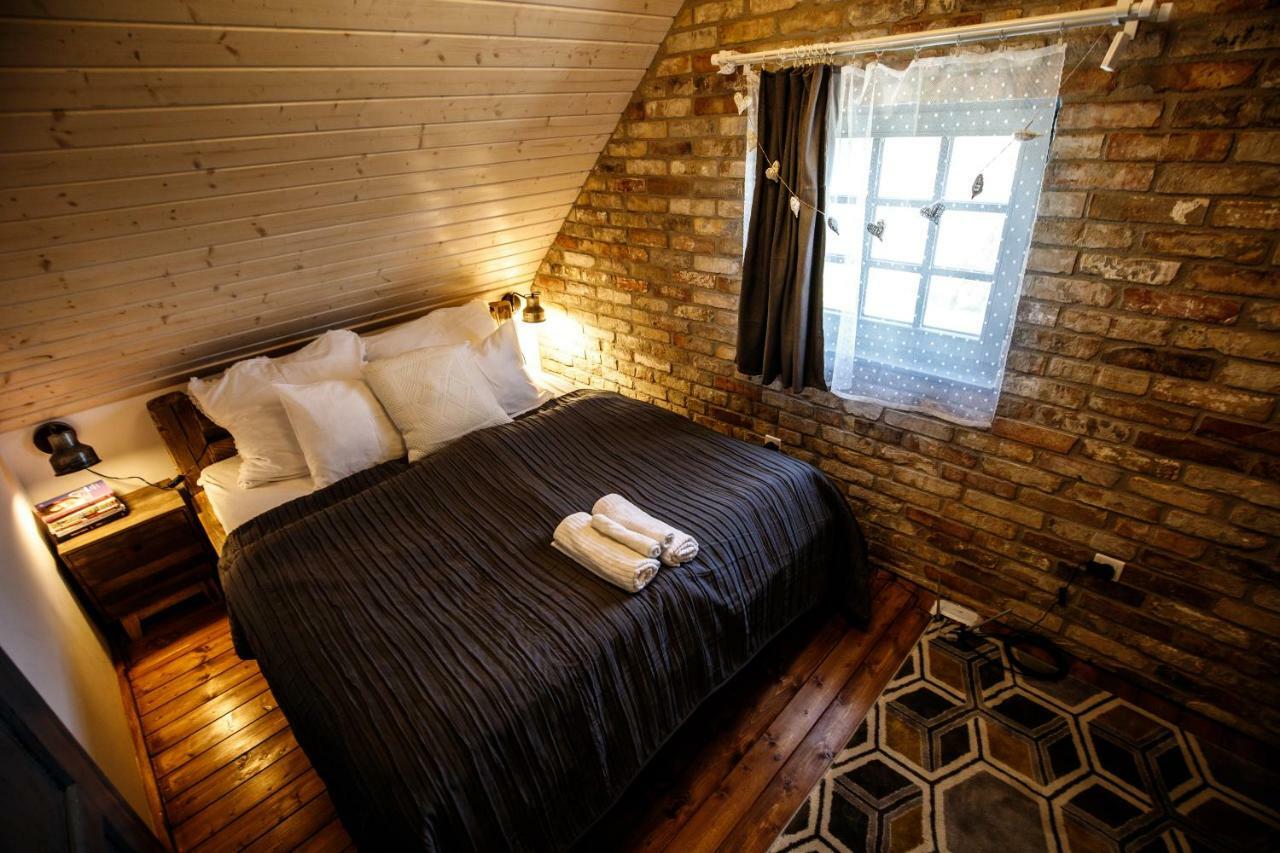 Borarium Vendeghazak - Zenit Haz Hotel Pazmand ภายนอก รูปภาพ