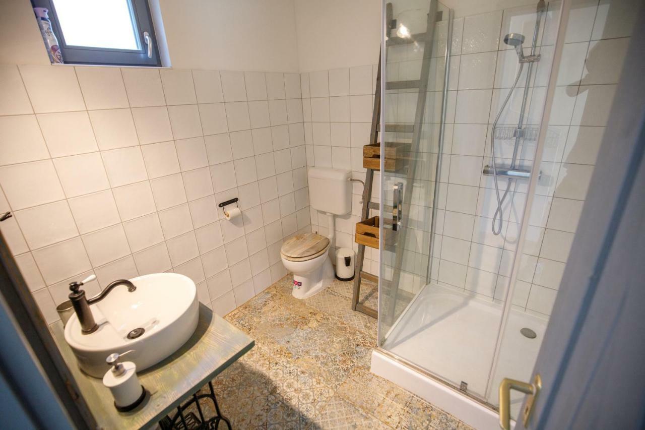 Borarium Vendeghazak - Zenit Haz Hotel Pazmand ภายนอก รูปภาพ